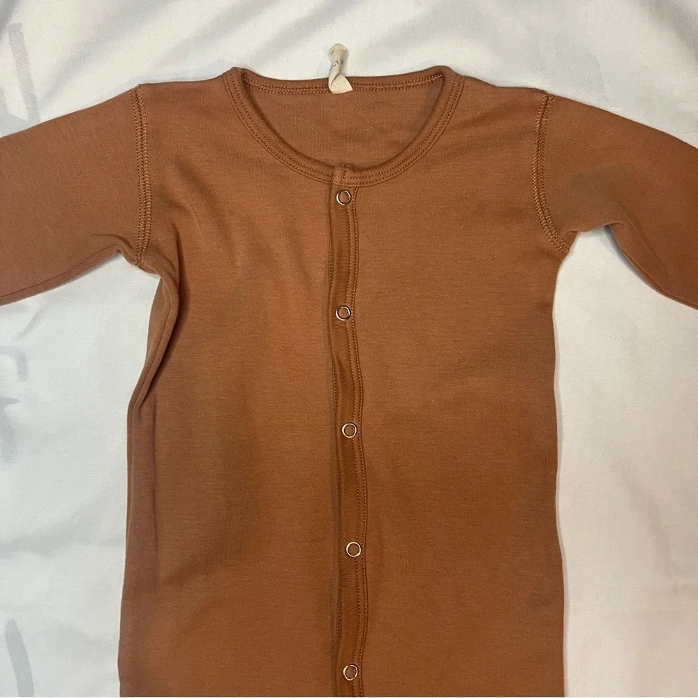 Quincy Mae Amber Full Snap Organic Cotton Footie in Size 6-12 Months